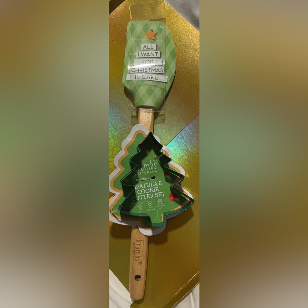 NEW Krumbs Kitchen Holiday Spatula and Cookie Cutter, Green Christmas